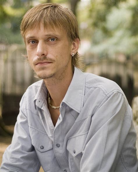 Mackenzie Crook: “People do go on about how skinny。